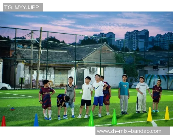 足球弹点燃激情与梦想的火焰让青春在绿茵场上绽放光彩